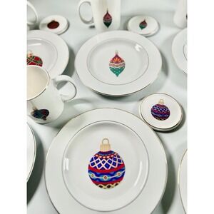 Set of 6 Gibson Ornaments 9" Christmas Salad Dessert Plates Gold Trim With Mugs
